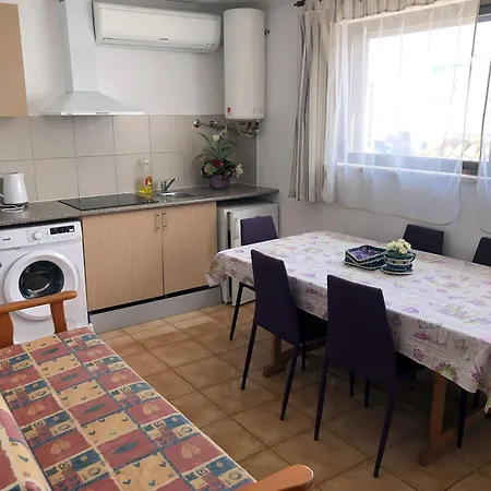 Near Ocean Rua Alves Correia *